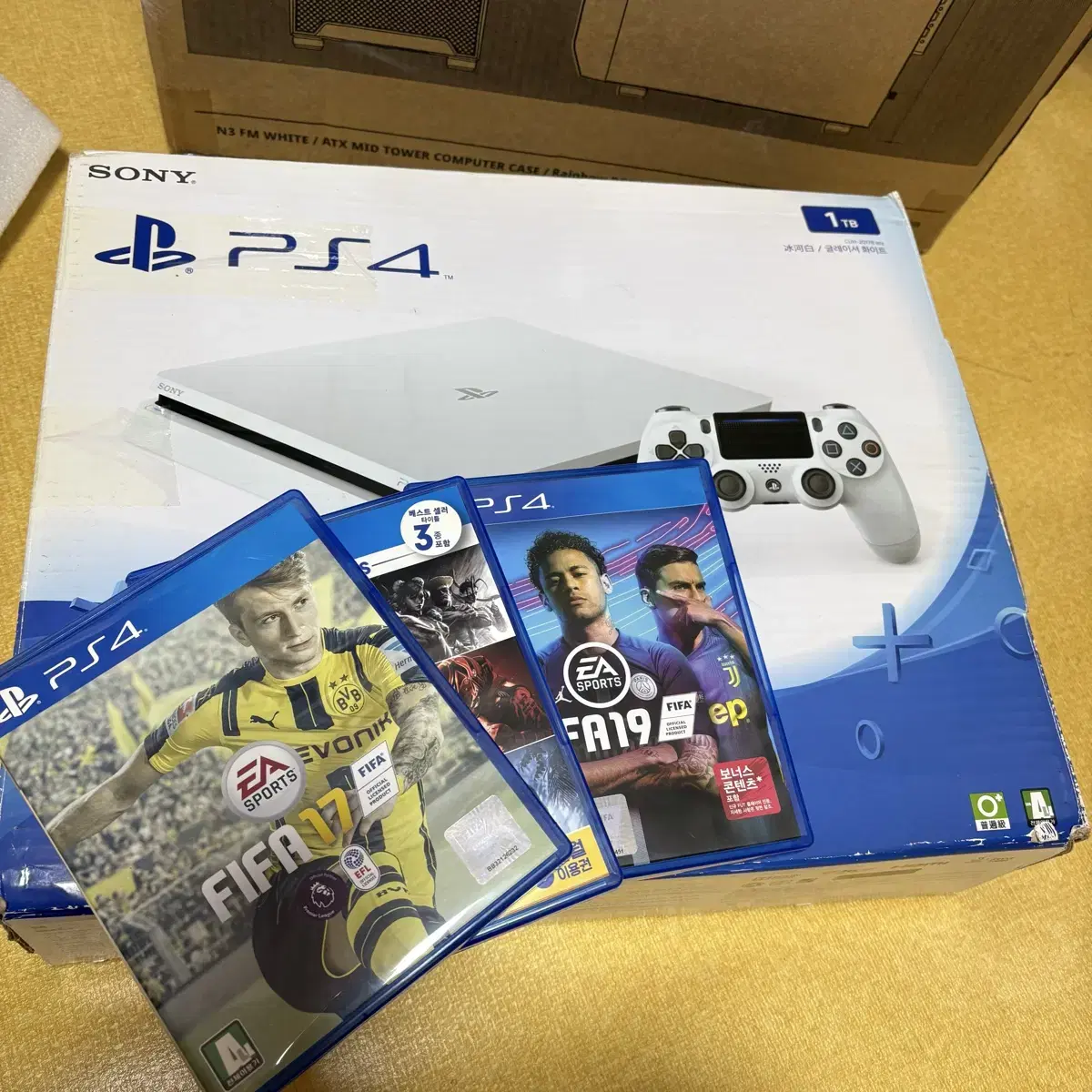 플스4 풀박스 PS4 1테라 화이트 + 게임 3개 + 조이스틱2개